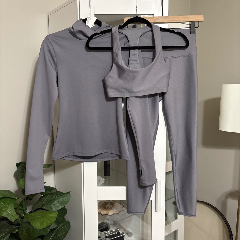 ALO Yoga 3-Piece Airlift Set in Fog XS / Small